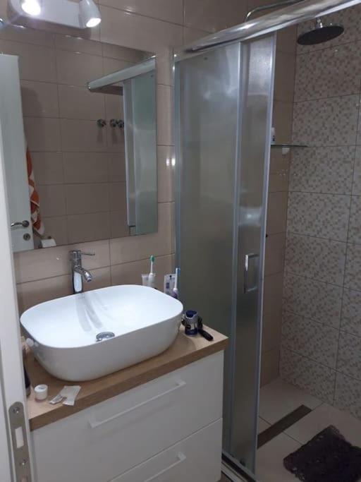 Renovated Apartment With Garden And Parking Space Peraía Dış mekan fotoğraf