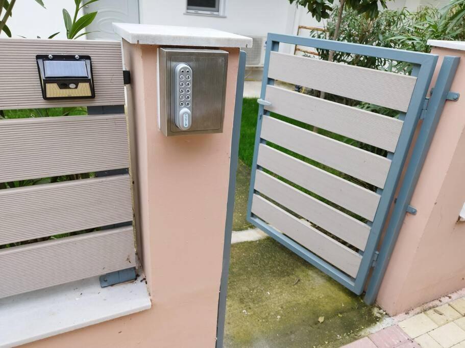 Renovated Apartment With Garden And Parking Space Peraía Dış mekan fotoğraf