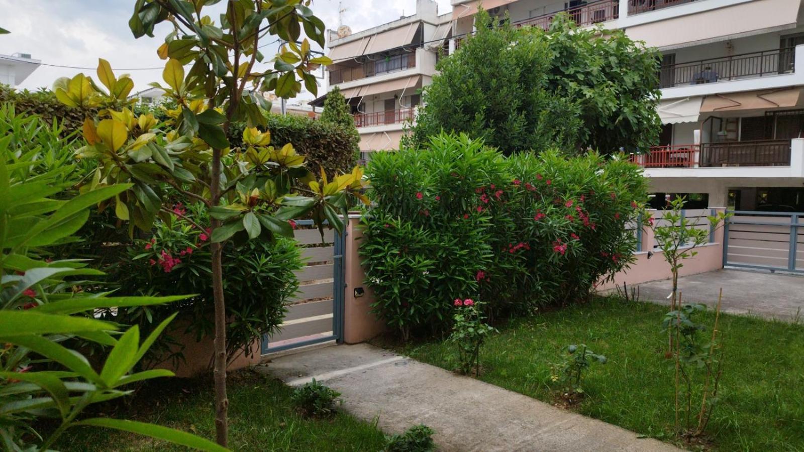 Renovated Apartment With Garden And Parking Space Peraía Dış mekan fotoğraf